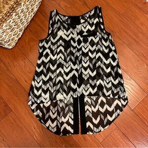 By&By Black and White Chevron Sleeveless Top Size M